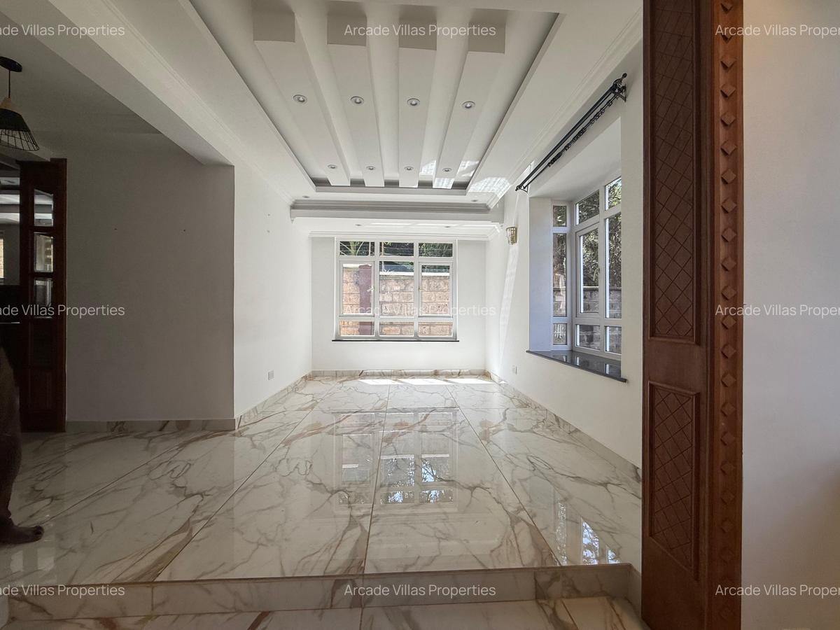 5 Bed Townhouse with En Suite in Lavington - 2