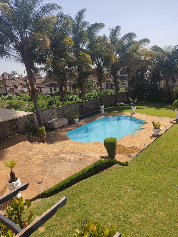 5 Bed Townhouse with En Suite at Runda - 20