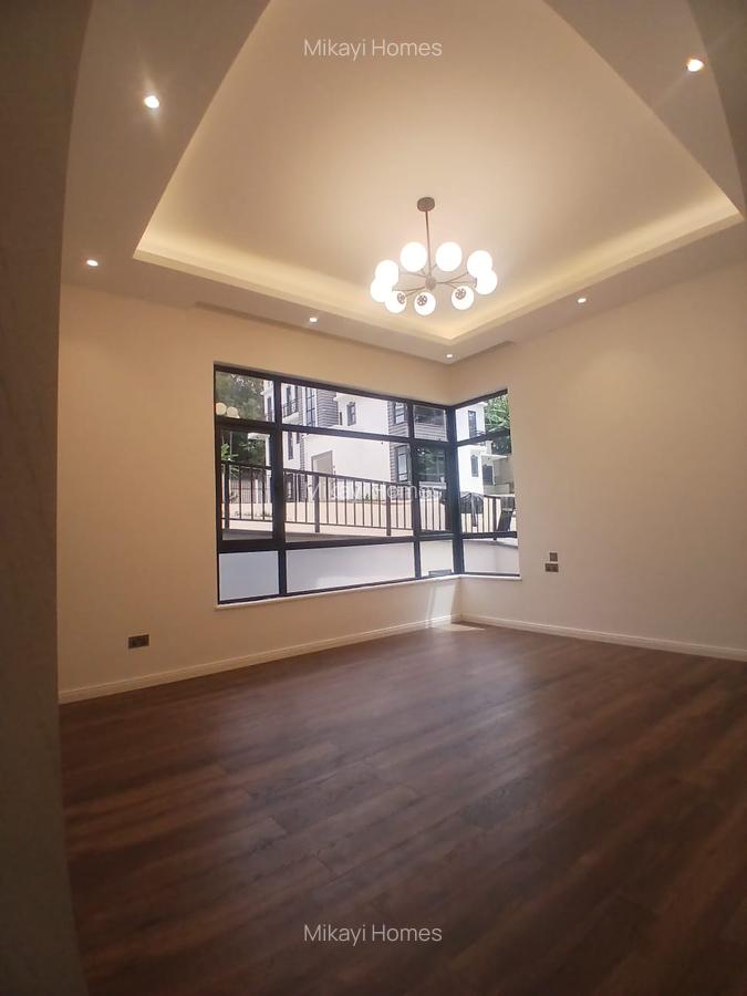 5 Bed Villa with En Suite in Lavington - 14