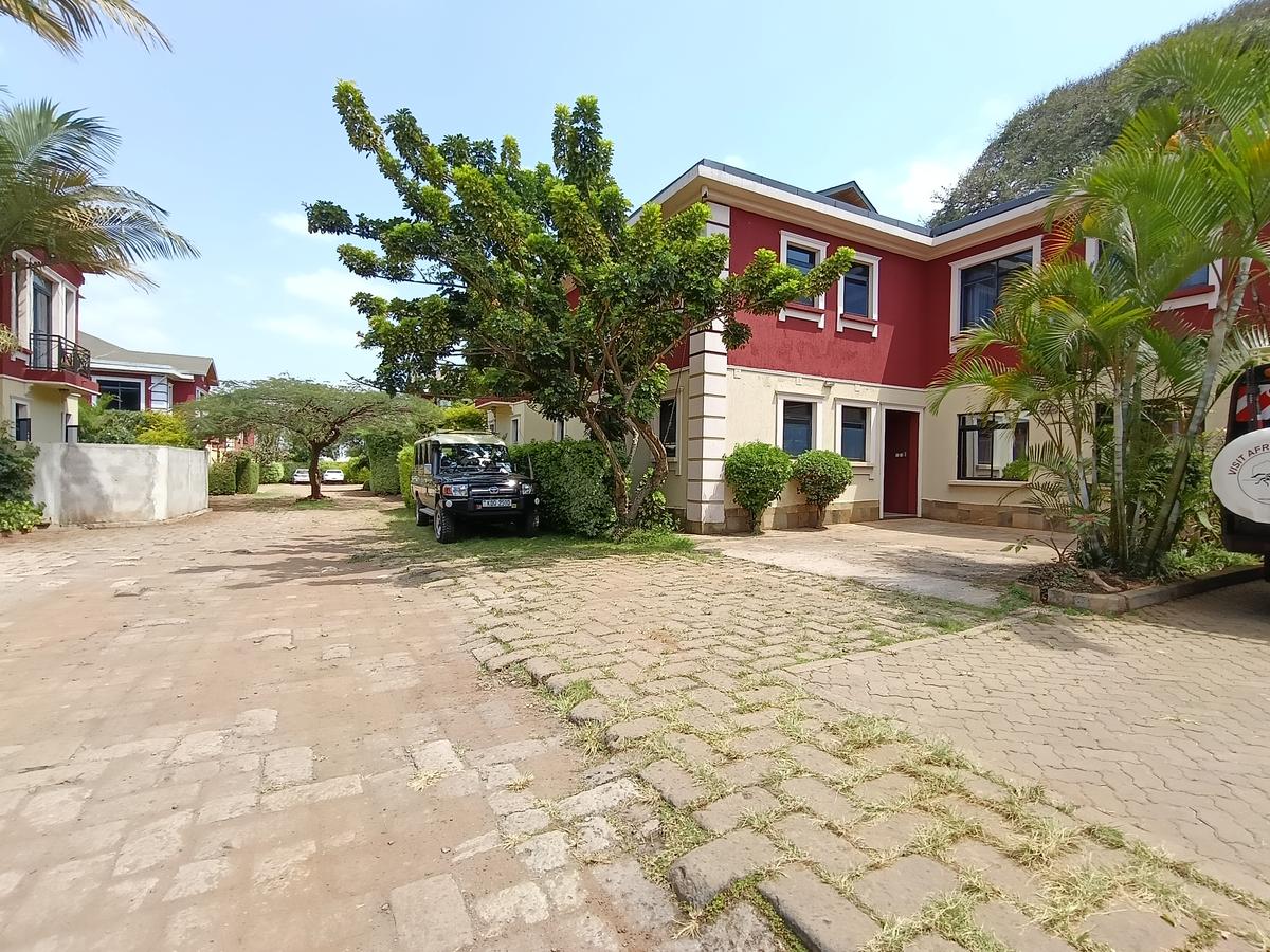 5 Bed Townhouse with En Suite in Lavington - 1