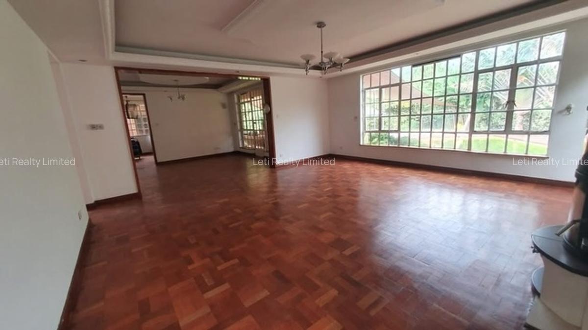 4 Bed House with En Suite in Lavington - 2
