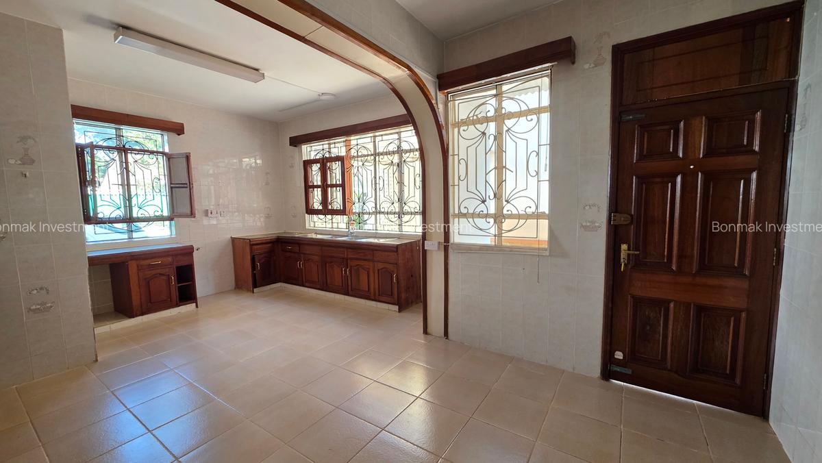 4 Bed House with En Suite at Nyari Central - 19