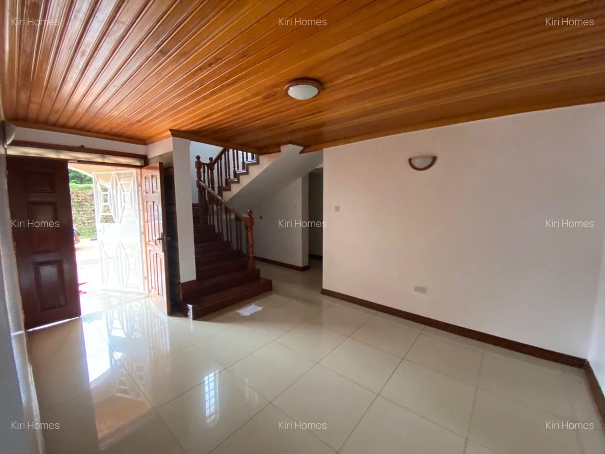 5 Bed Townhouse with En Suite in Nyari - 16