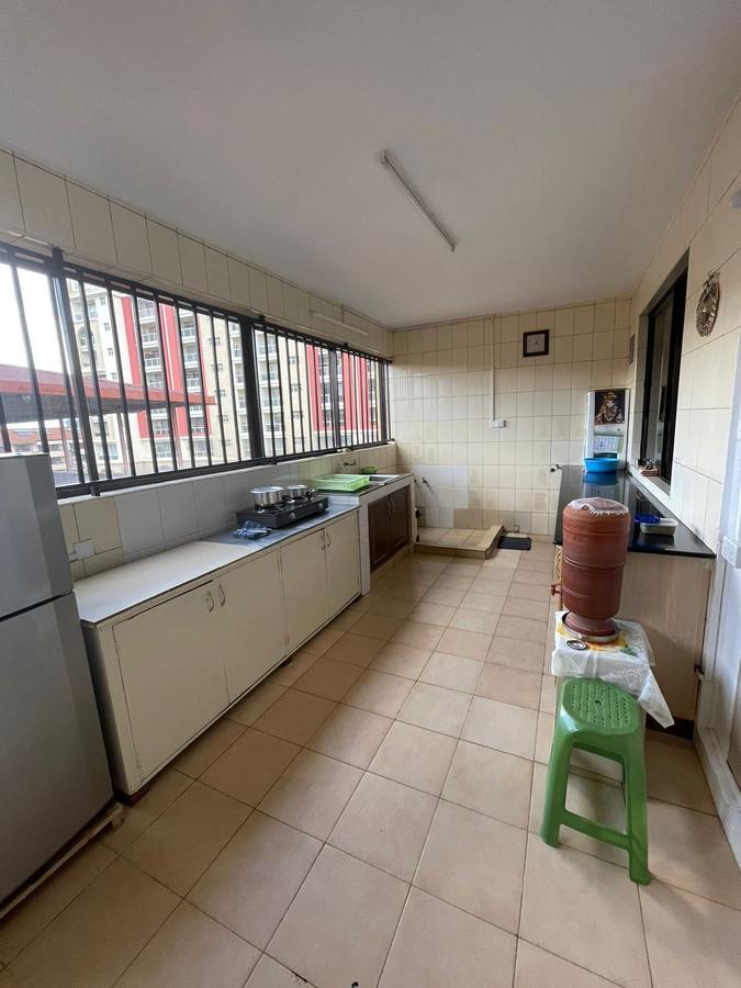 4 Bed Apartment with Lift in Parklands - 7