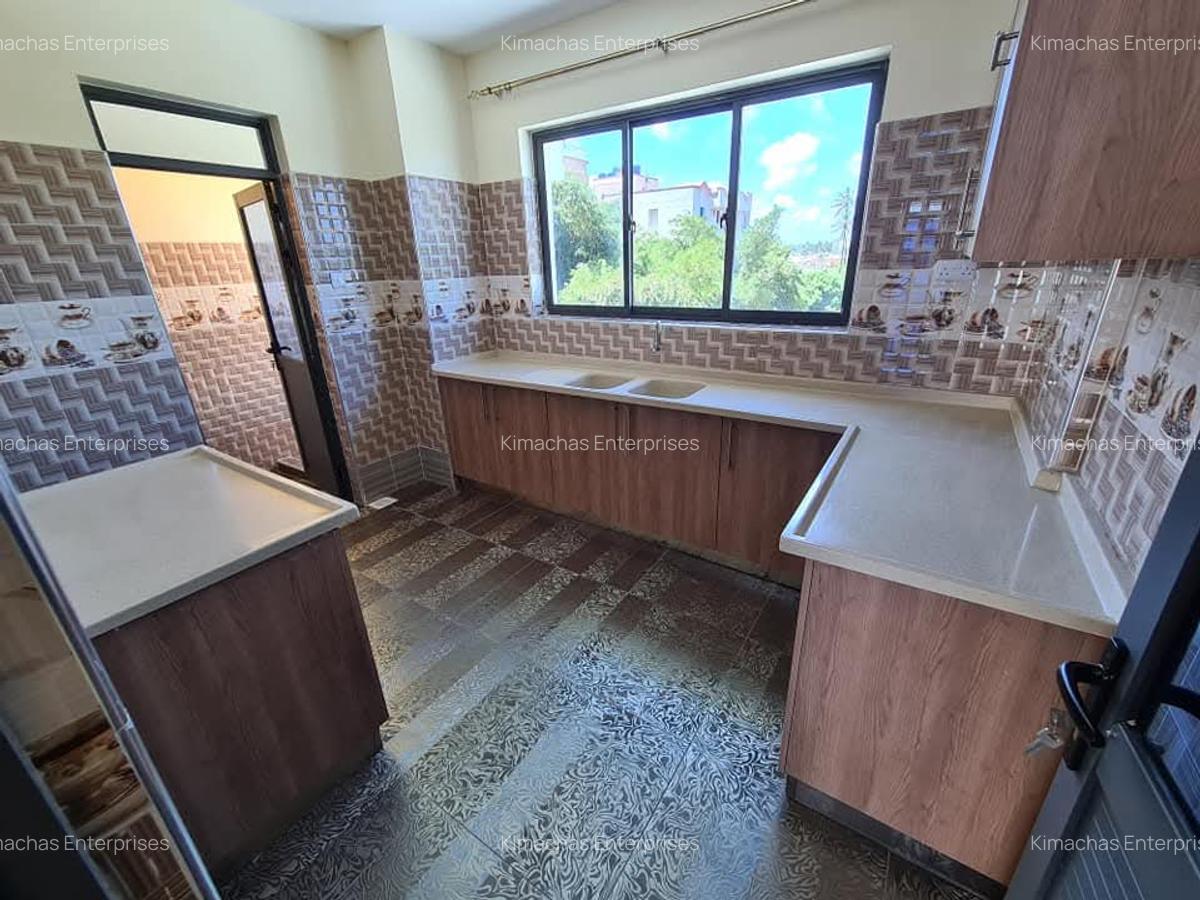 3 Bed Apartment with En Suite at Beach Road - 7