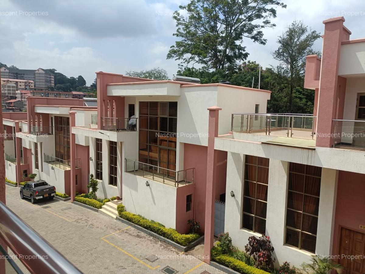 5 Bed Townhouse with En Suite in Lavington - 1