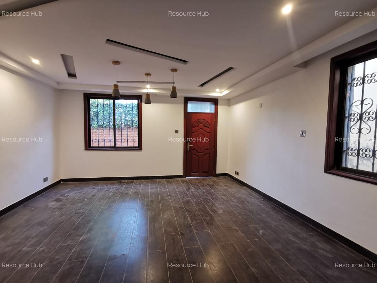 4 Bed Townhouse with En Suite at Off Brook House Drive - 17