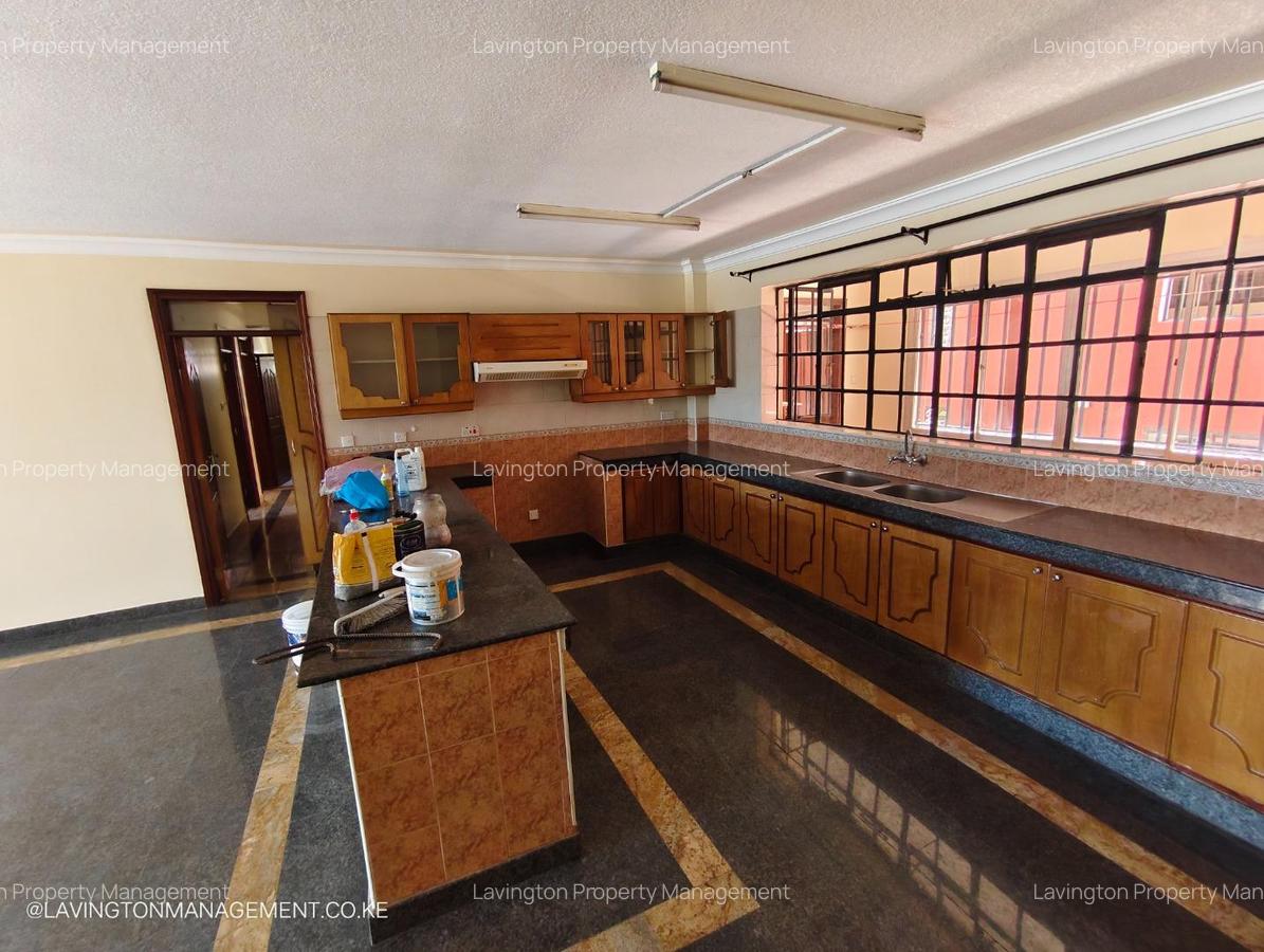 3 Bed Apartment with En Suite at Lavington - 5