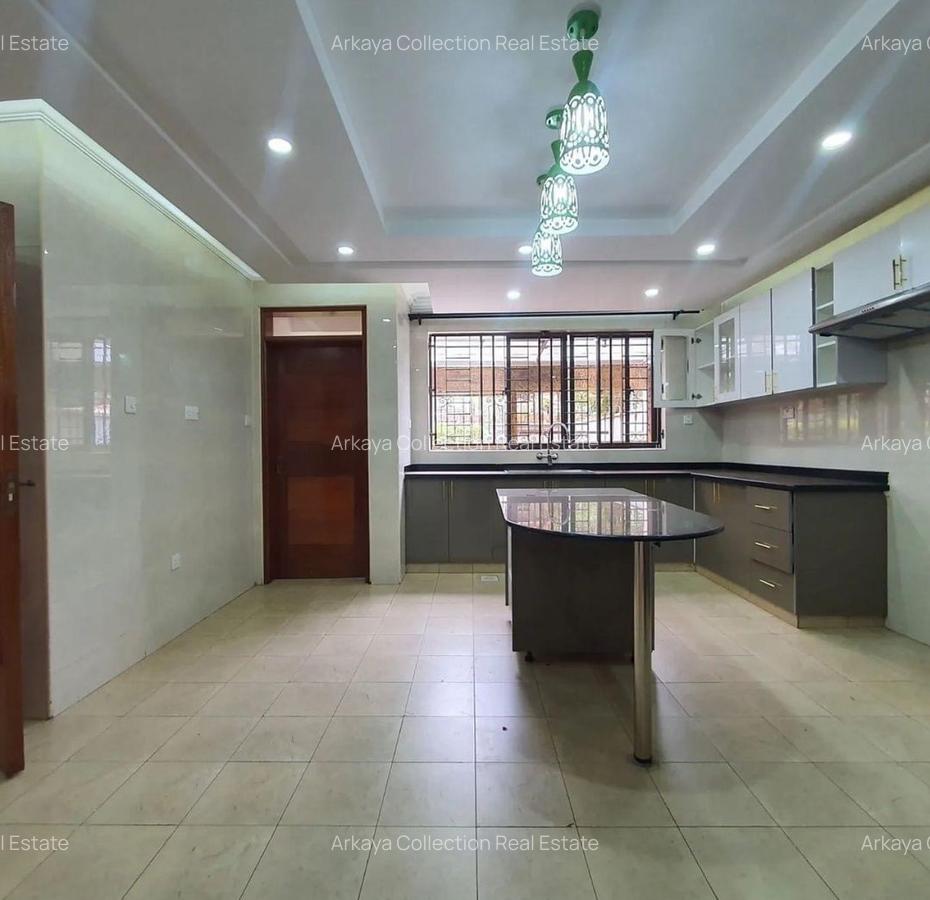 5 Bed House with En Suite in Lavington - 8