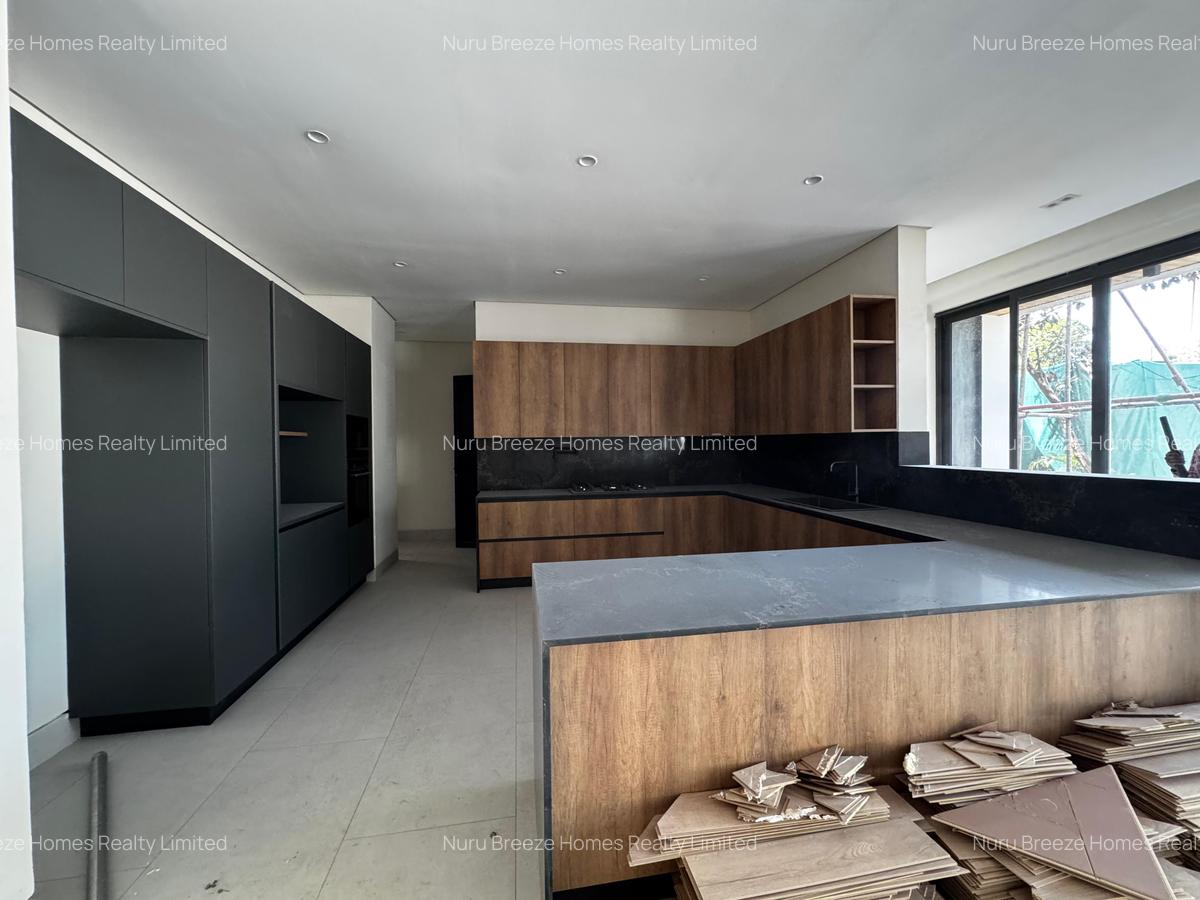 5 Bed Townhouse with En Suite in Westlands Area - 19