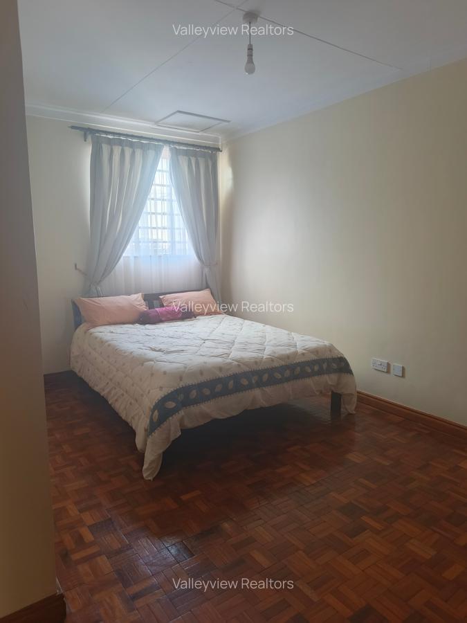 5 Bed Townhouse with En Suite at Lavington - 19