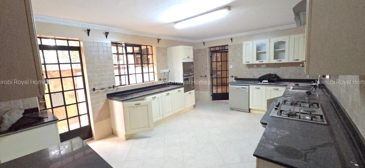 5 Bed Townhouse with En Suite at Lavington Green - 15
