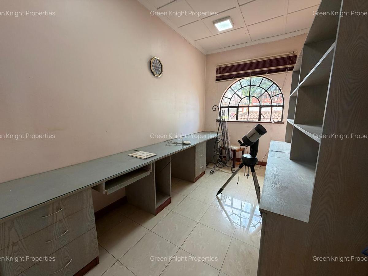 5 Bed House with En Suite in Runda - 10