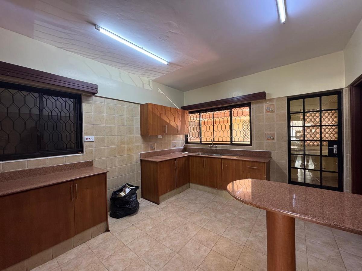 3 Bed Apartment with En Suite in Rhapta Road - 16