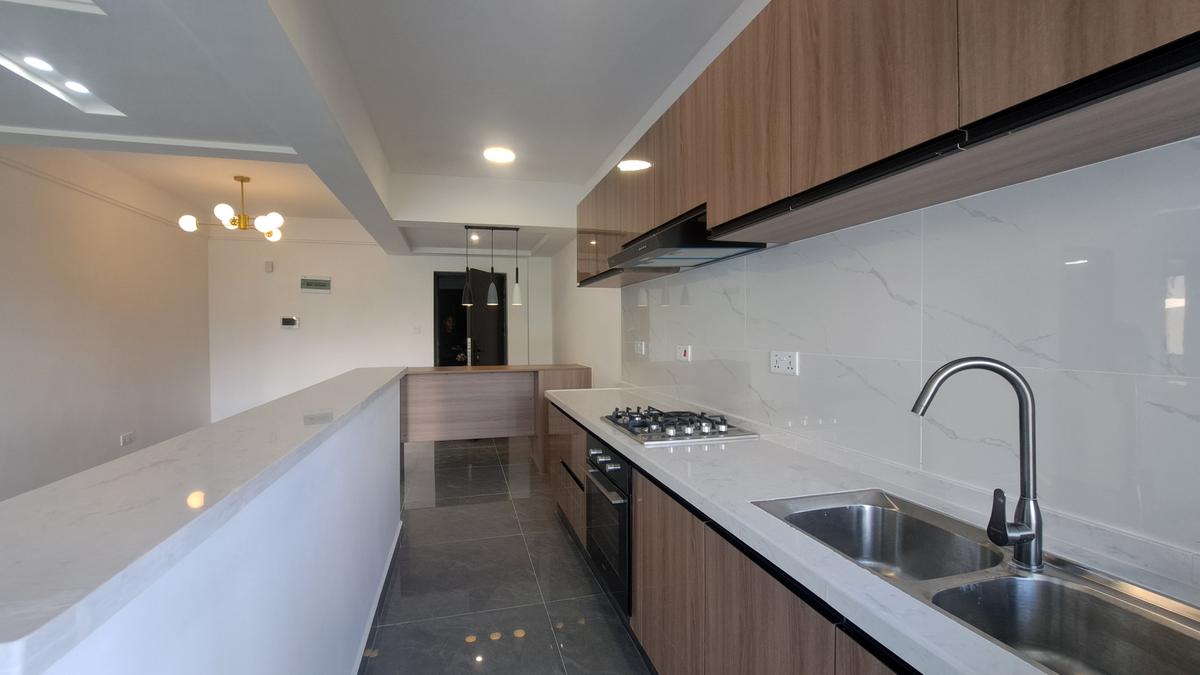 2 Bed Apartment with En Suite at Riverside Dr - 5