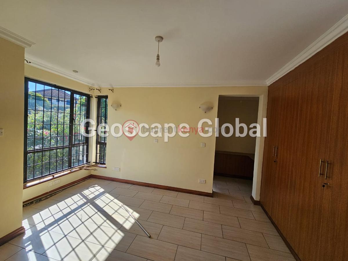 5 Bed House with En Suite in Runda - 4