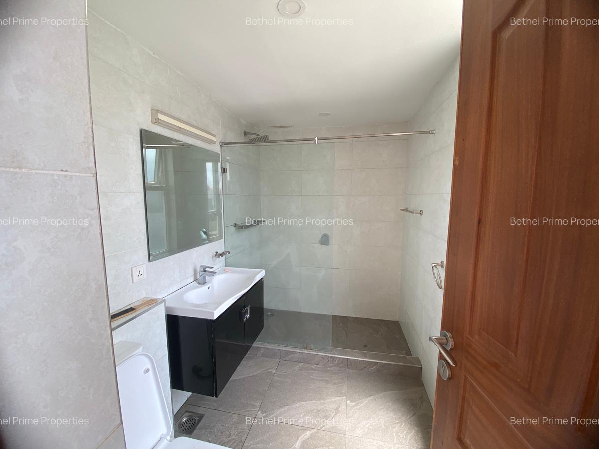 4 Bed Apartment with En Suite in Parklands - 18