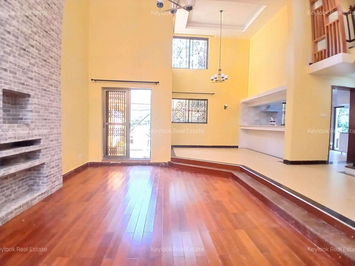 5 Bed Townhouse with En Suite at Lavington - 6