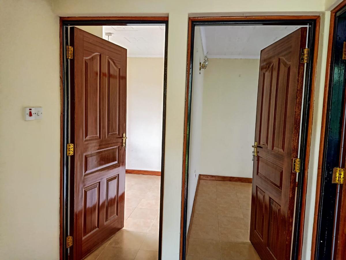 1 Bed House with En Suite in Lavington - 9