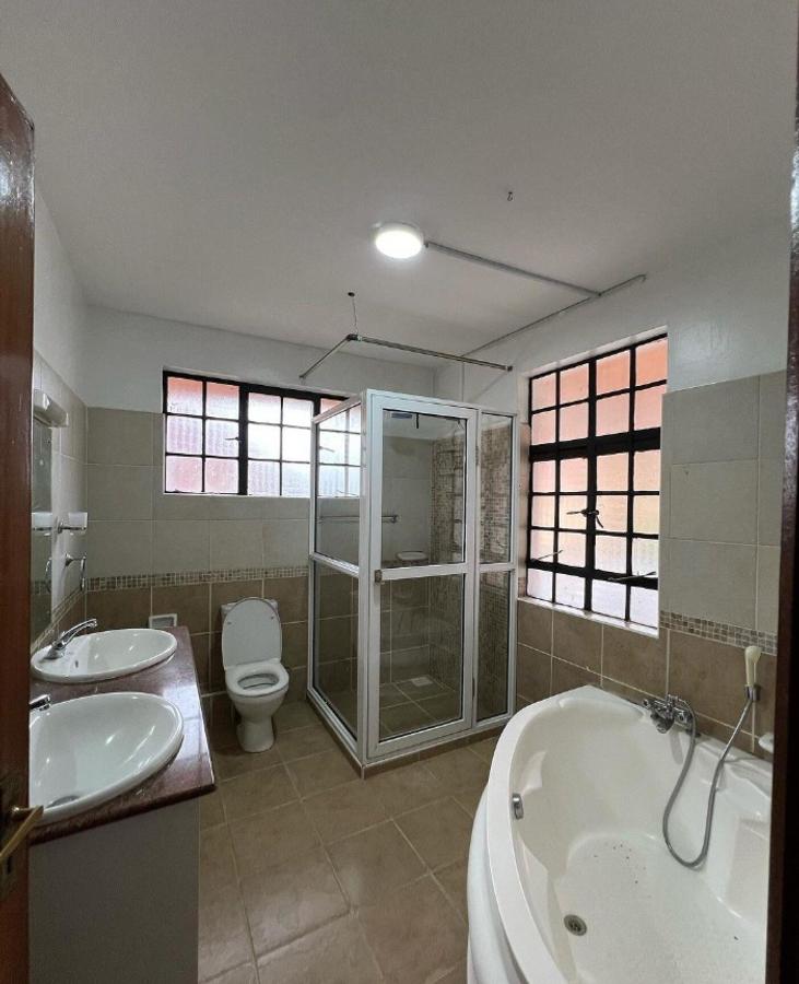 5 Bed Townhouse with En Suite at Off Othaya Road - 13