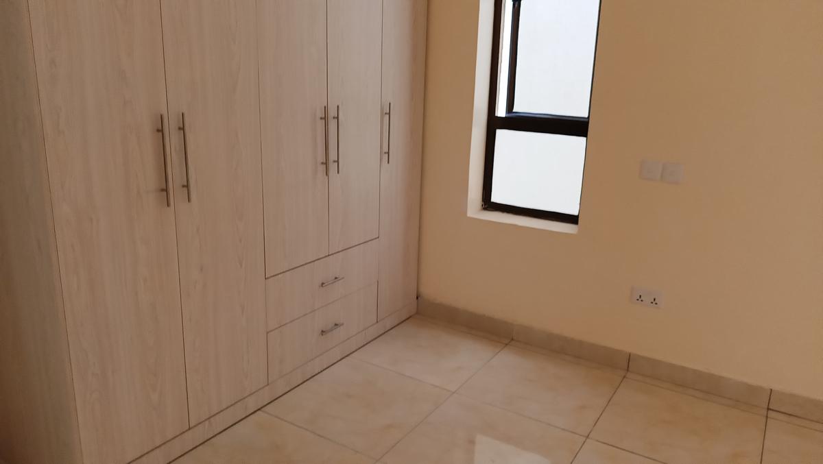 1 Bed Apartment with En Suite at 3Rd Avanue - 2