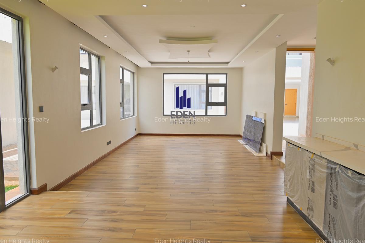 6 Bed Townhouse with En Suite in Lavington - 1