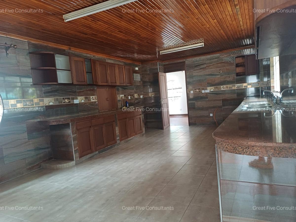 5 Bed Villa with En Suite in Runda - 11