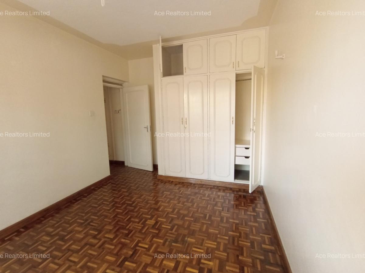2 Bed Apartment with En Suite at Near Sarit Centre - 8