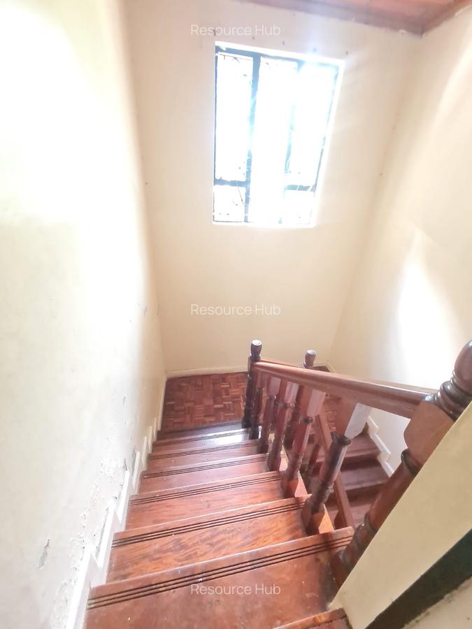 4 Bed House with En Suite at Hardy Area - 11
