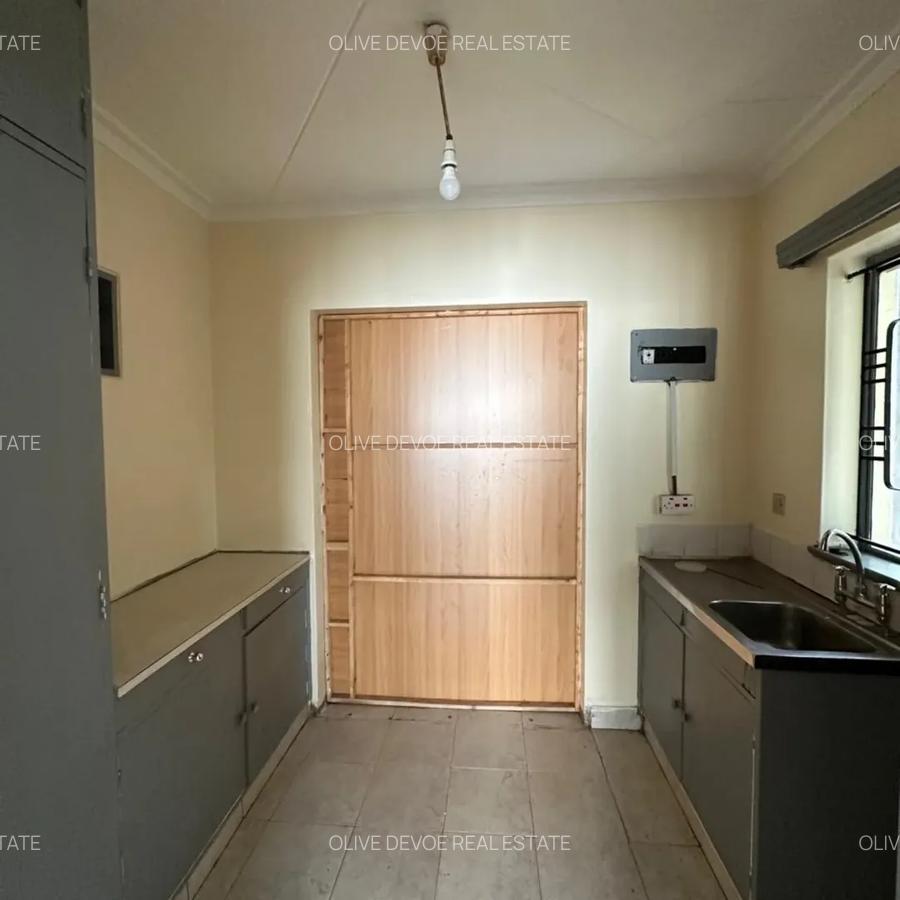 Commercial Property with Parking in State House - 6