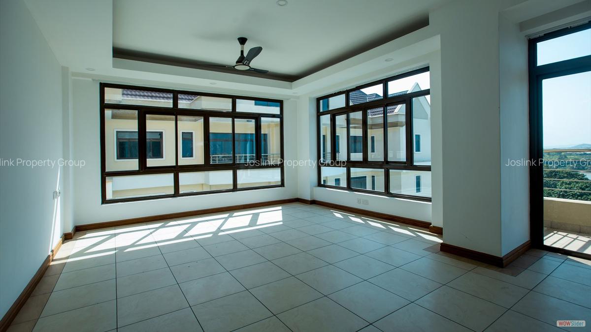 3 Bed Apartment with En Suite in Tudor - 17