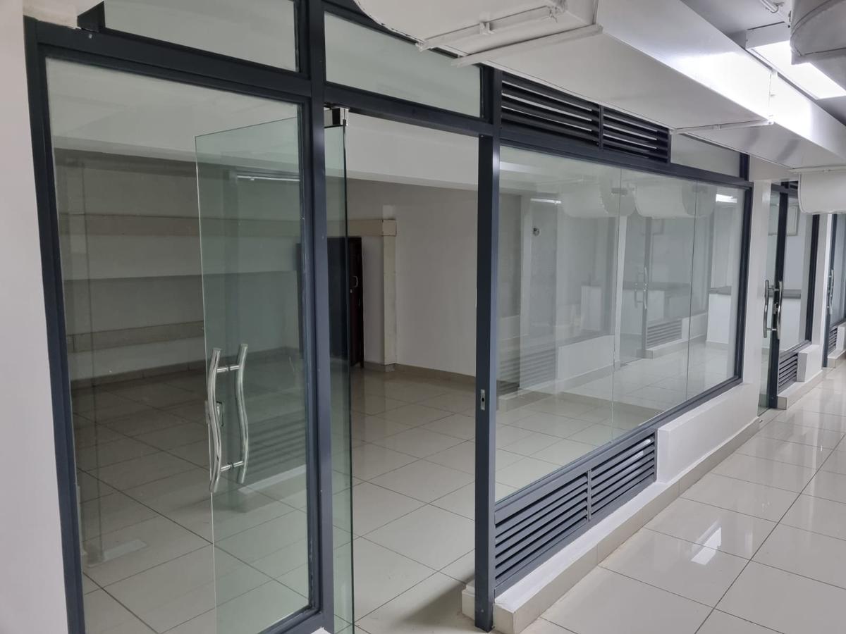 240 ft² Shop with Service Charge Included in Ngong Road - 3