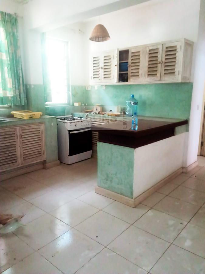 2 Bed Apartment with En Suite in Malindi - 4