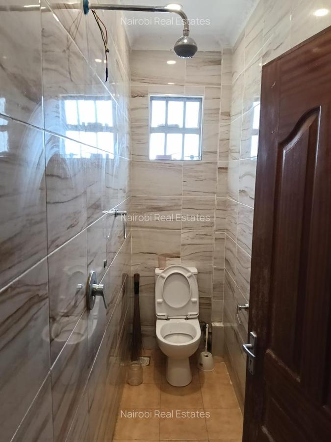 4 Bed House with En Suite in Donholm - 13