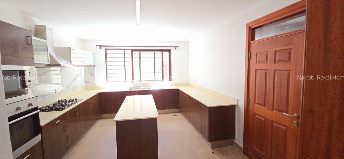 6 Bed Townhouse with En Suite at Lavington Green - 10