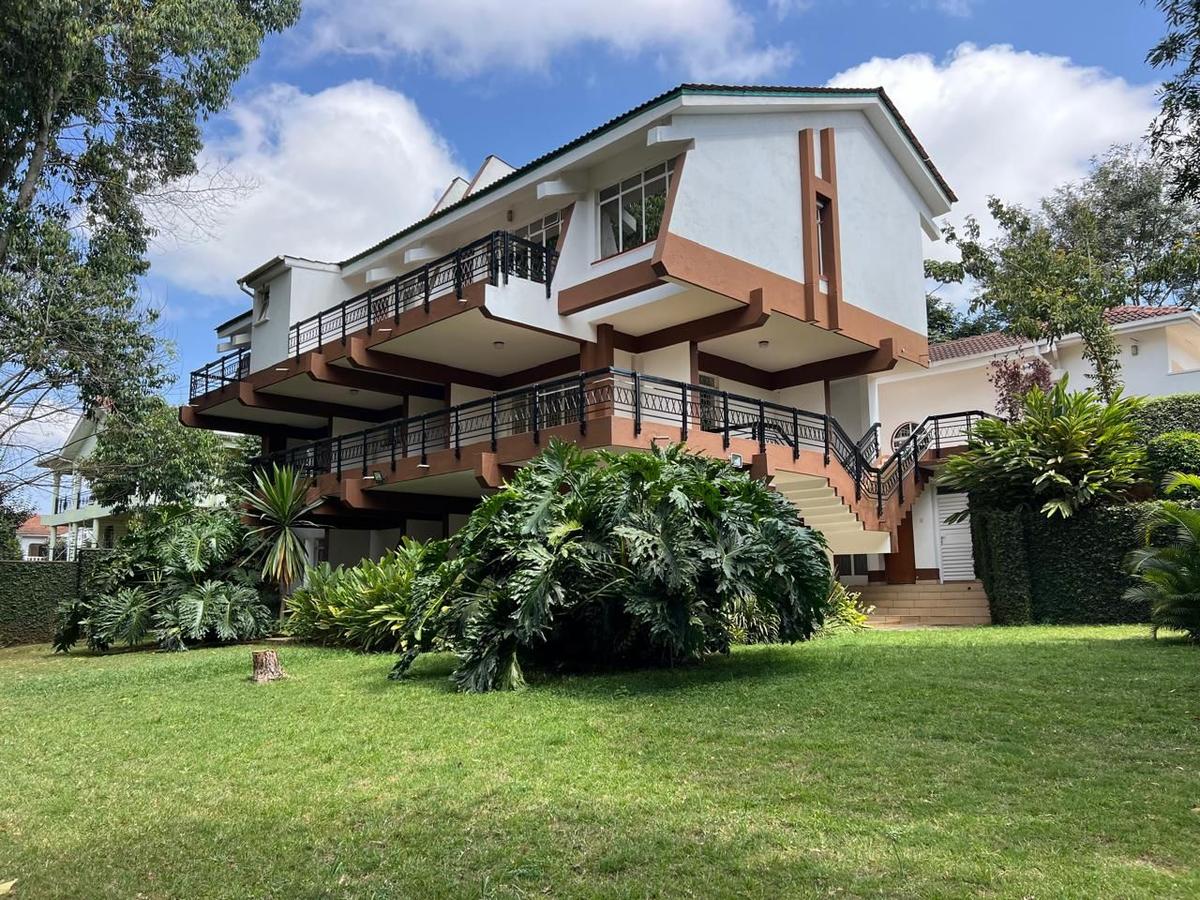 5 Bed House with En Suite in Runda - 1