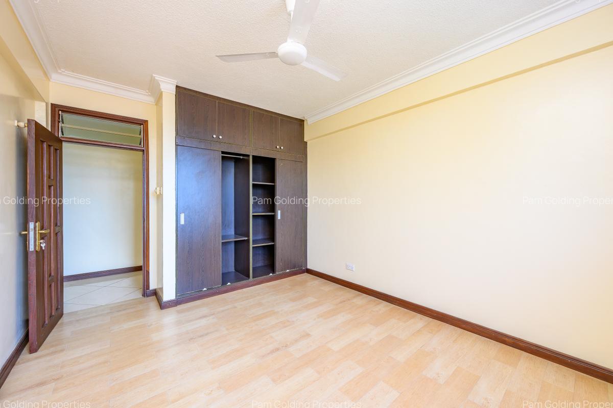 3 Bed Apartment with En Suite at Oceanic Road - 8