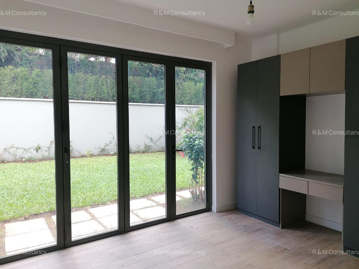 4 Bed Villa with En Suite at Two Rivers Mall - 7