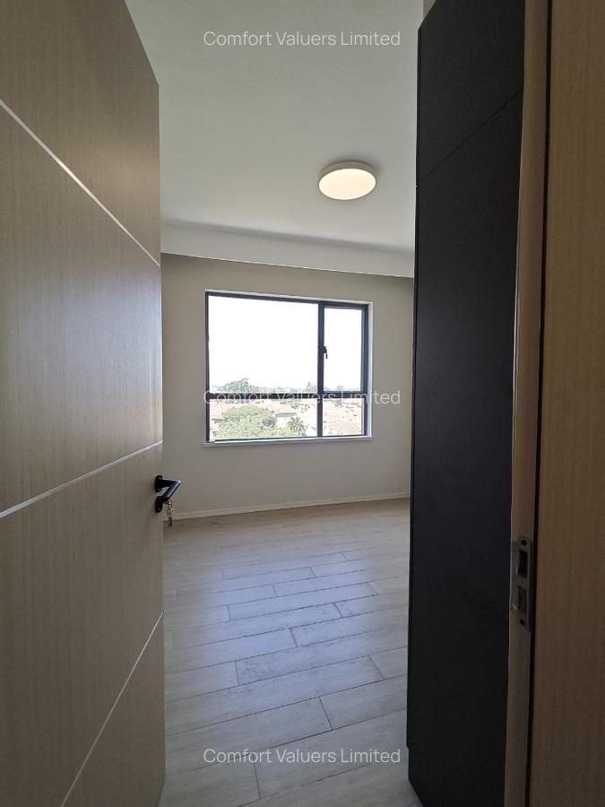 2 Bed Apartment with En Suite at Lavington - 4