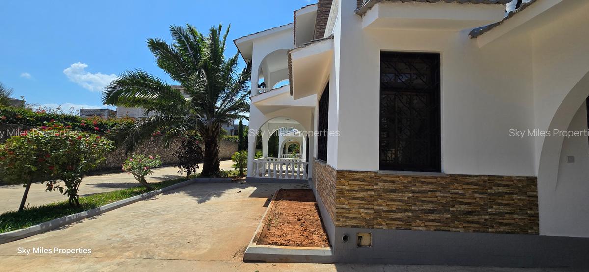 4 Bed Villa with En Suite at Serena - 4