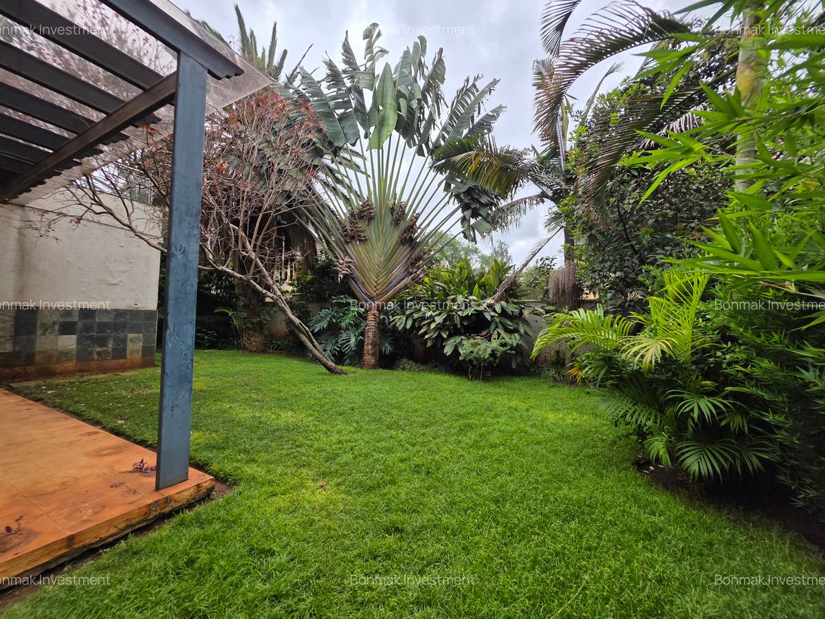 5 Bed Townhouse with En Suite at Lavington Green - 5