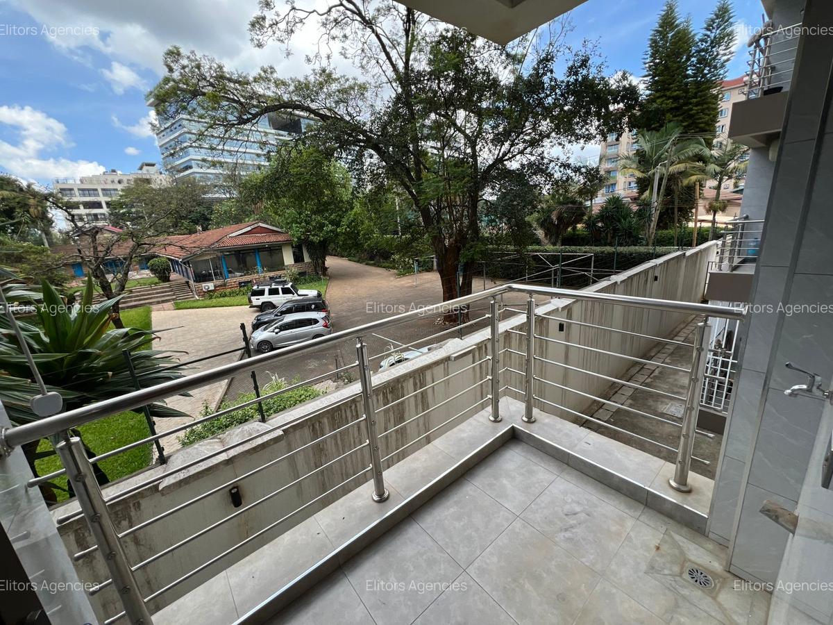 3 Bed Apartment with En Suite at Riverside Dr - 8