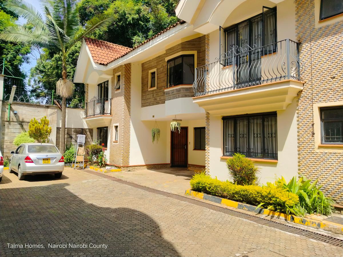 4 Bed Townhouse with En Suite at Brookside Area - 1