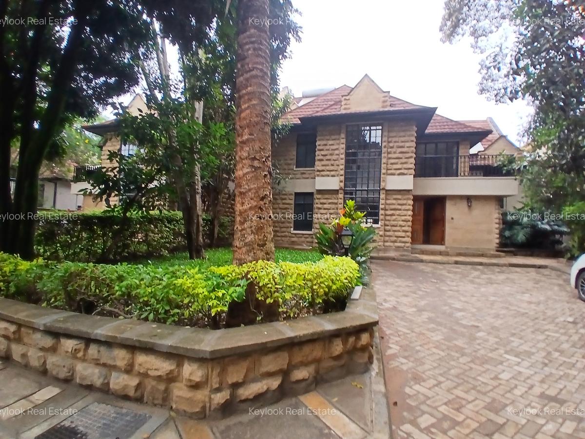 5 Bed Townhouse with En Suite at Lavington - 1