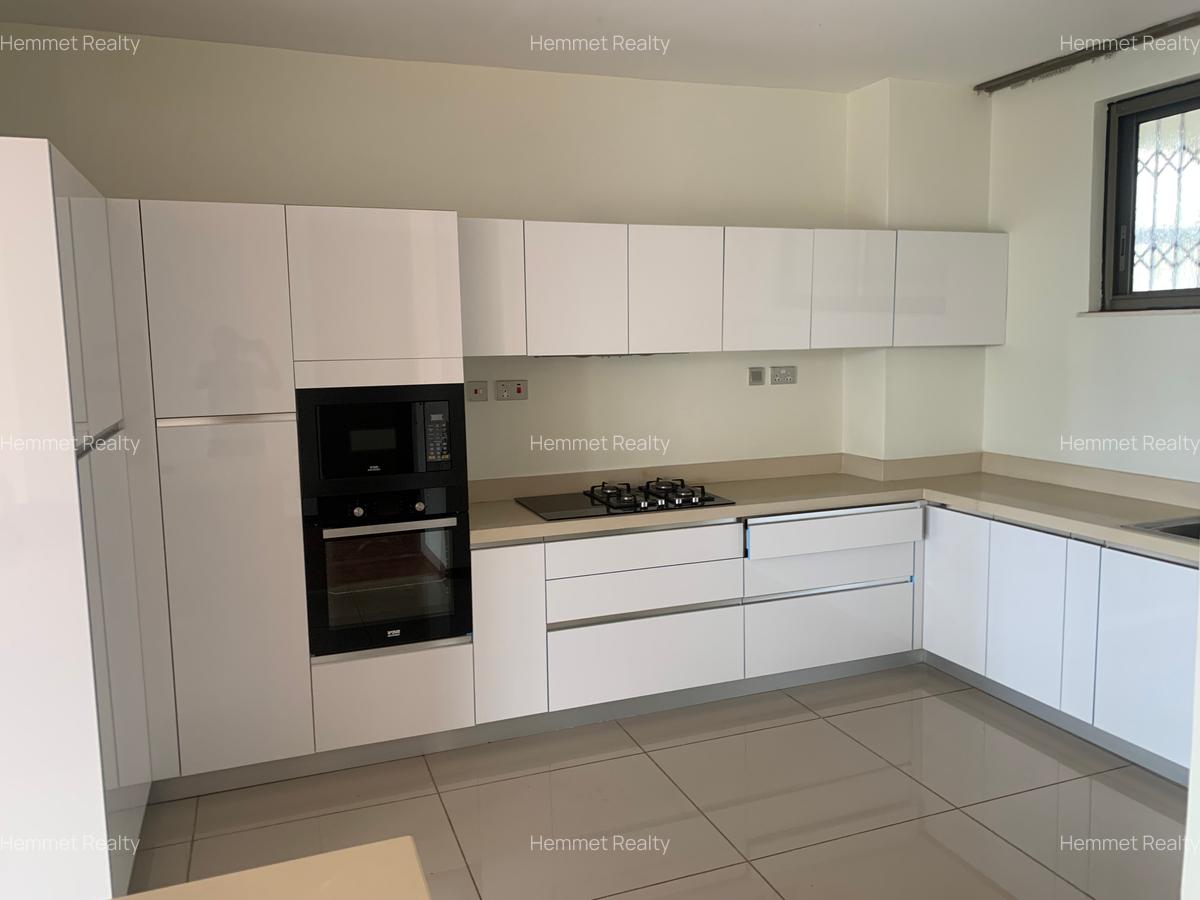 3 Bed Apartment with En Suite in Muthaiga - 4