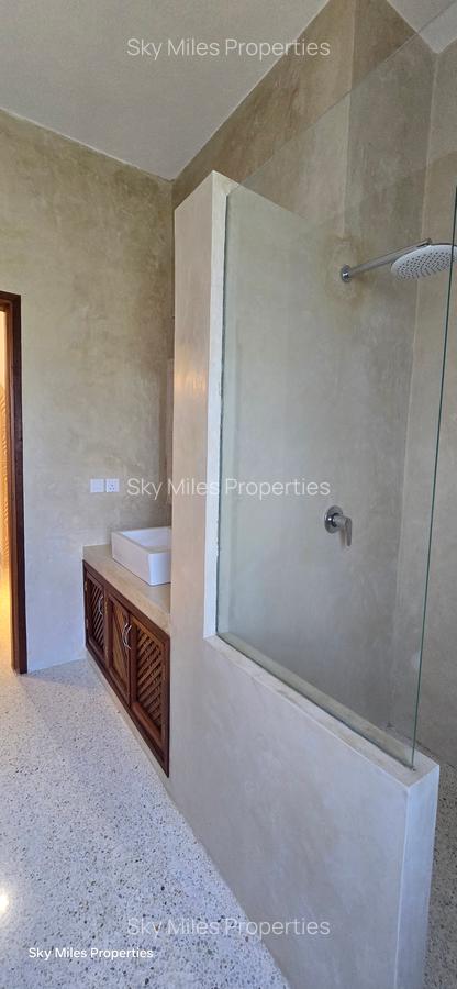 3 Bed Villa with En Suite at Garoda - 17