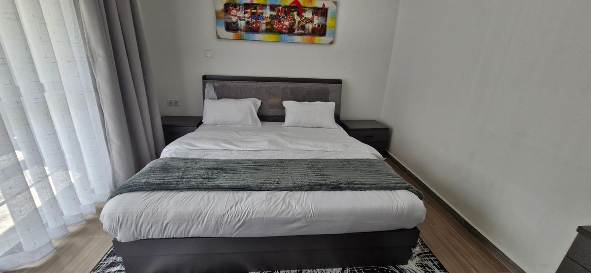 Serviced 2 Bed Apartment with En Suite at Riverside Drive - 2