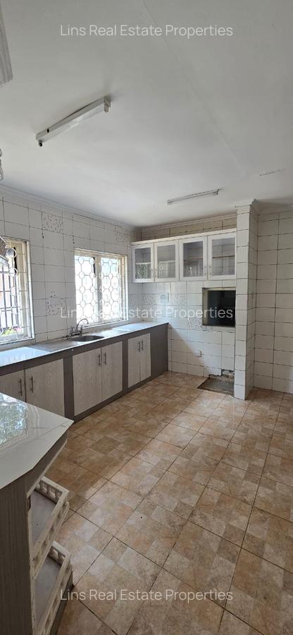 4 Bed House with En Suite in Kyuna - 18