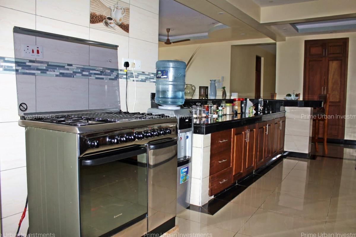 Serviced 3 Bed Apartment with En Suite in Nyali Area - 18