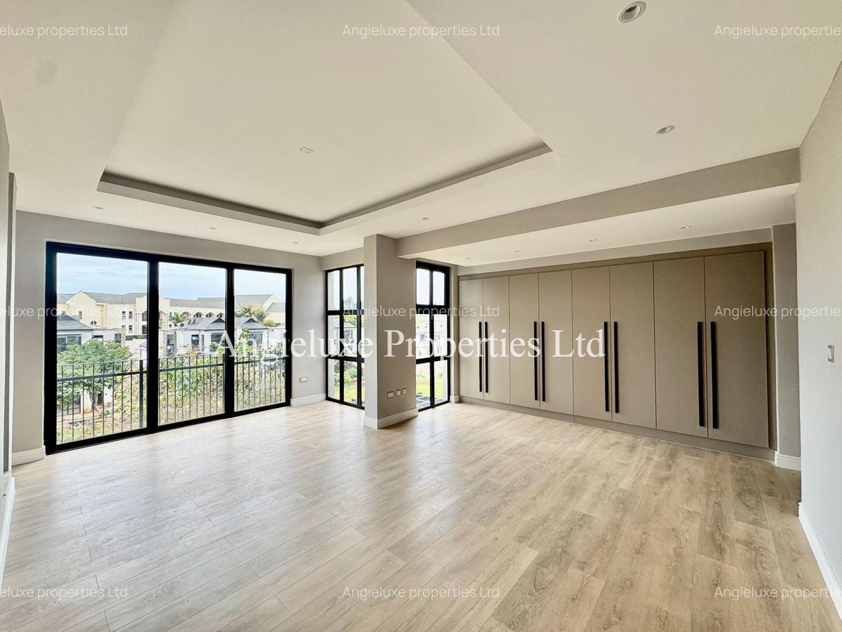 5 Bed Townhouse with En Suite at Runda - 15